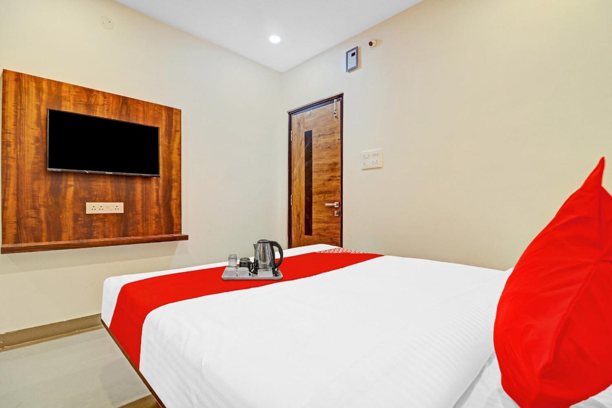 OYO 70047 Hotel Night Eye Hyderabad Exterior foto