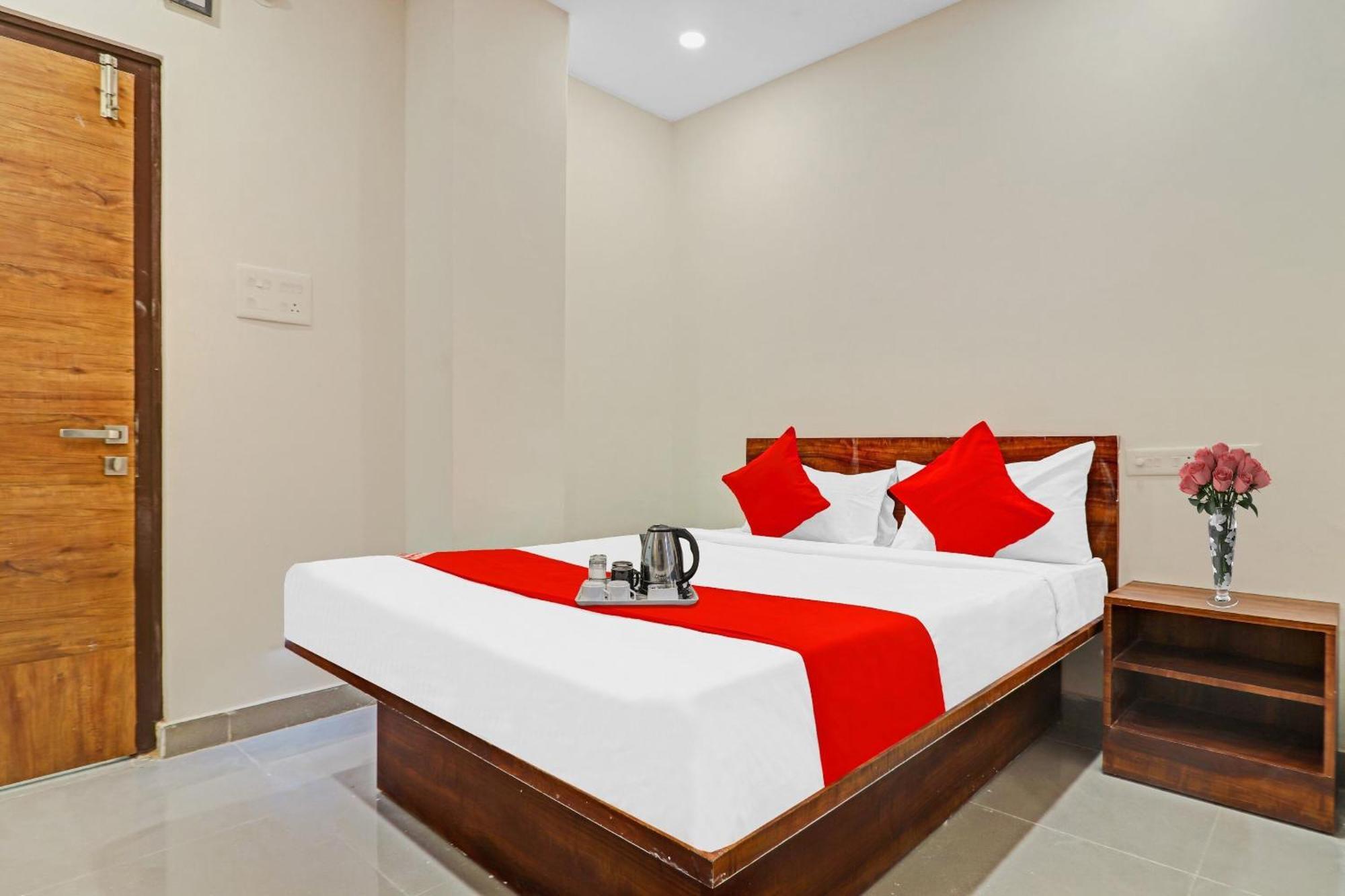 OYO 70047 Hotel Night Eye Hyderabad Exterior foto